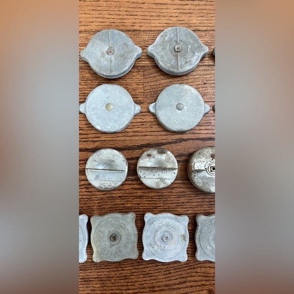 Vintage radiator caps - Picture 3 of 8